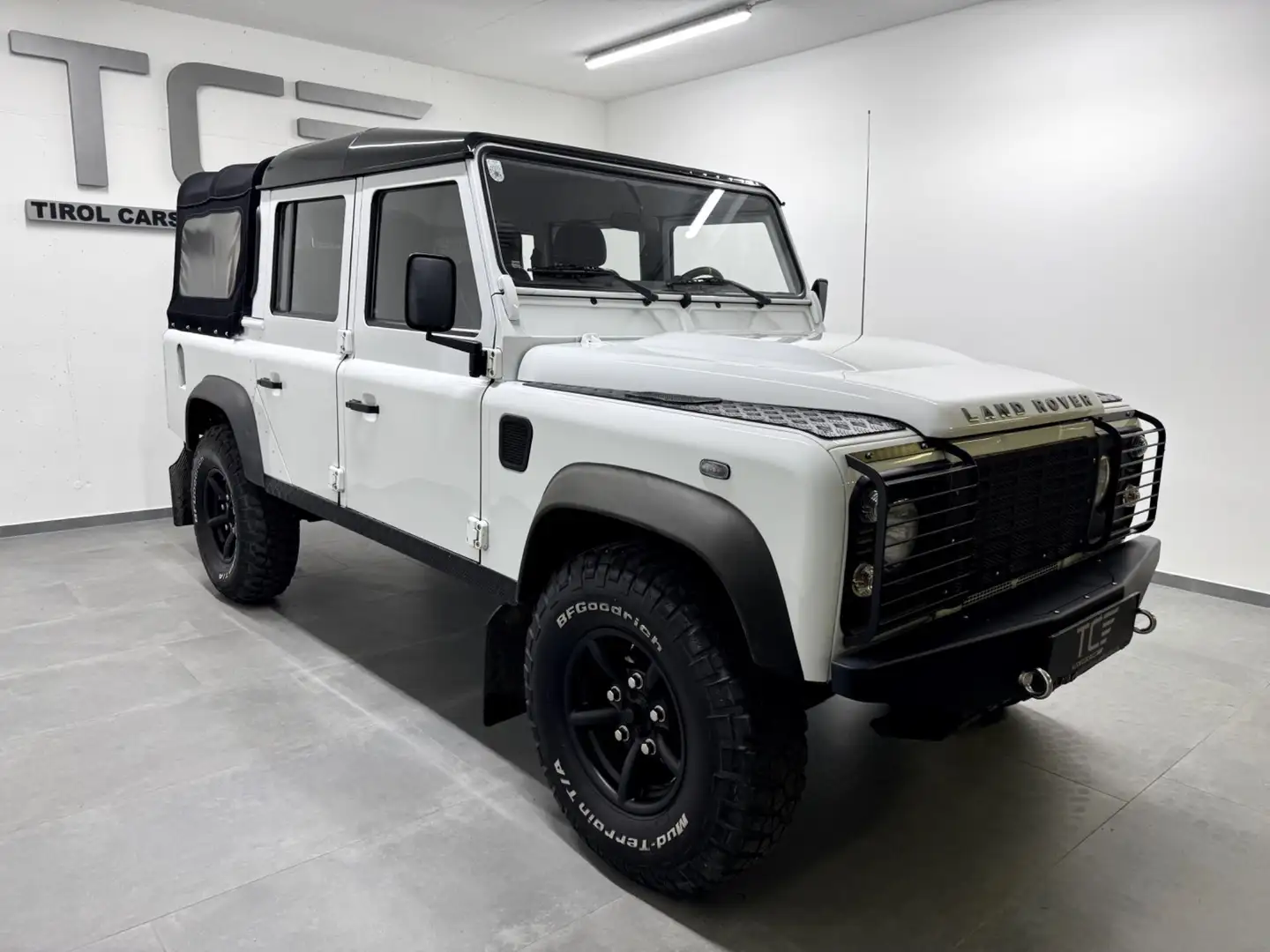 Land Rover Defender 110" Station Wagon S 2,4 TD Weiß - 2