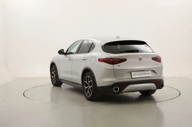 Alfa Romeo Stelvio view 3