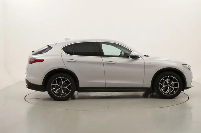 Alfa Romeo Stelvio view 6