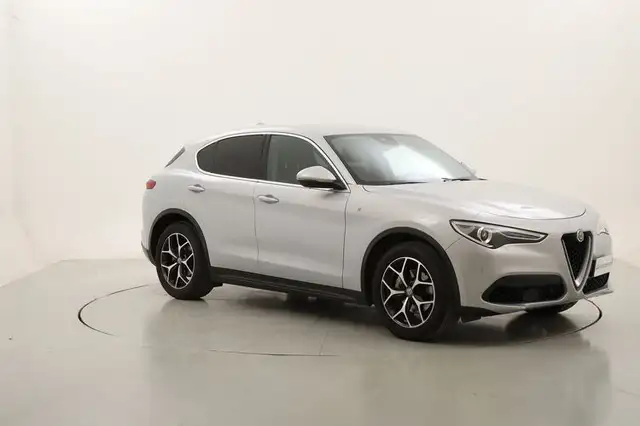 Alfa Romeo Stelvio view 7