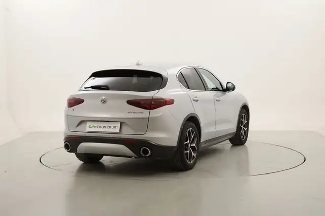 Alfa Romeo Stelvio view 5