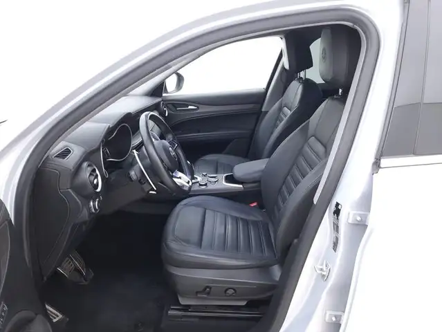 Alfa Romeo Stelvio view 10