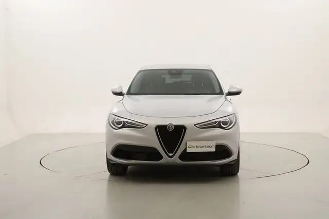 Alfa Romeo Stelvio view 8