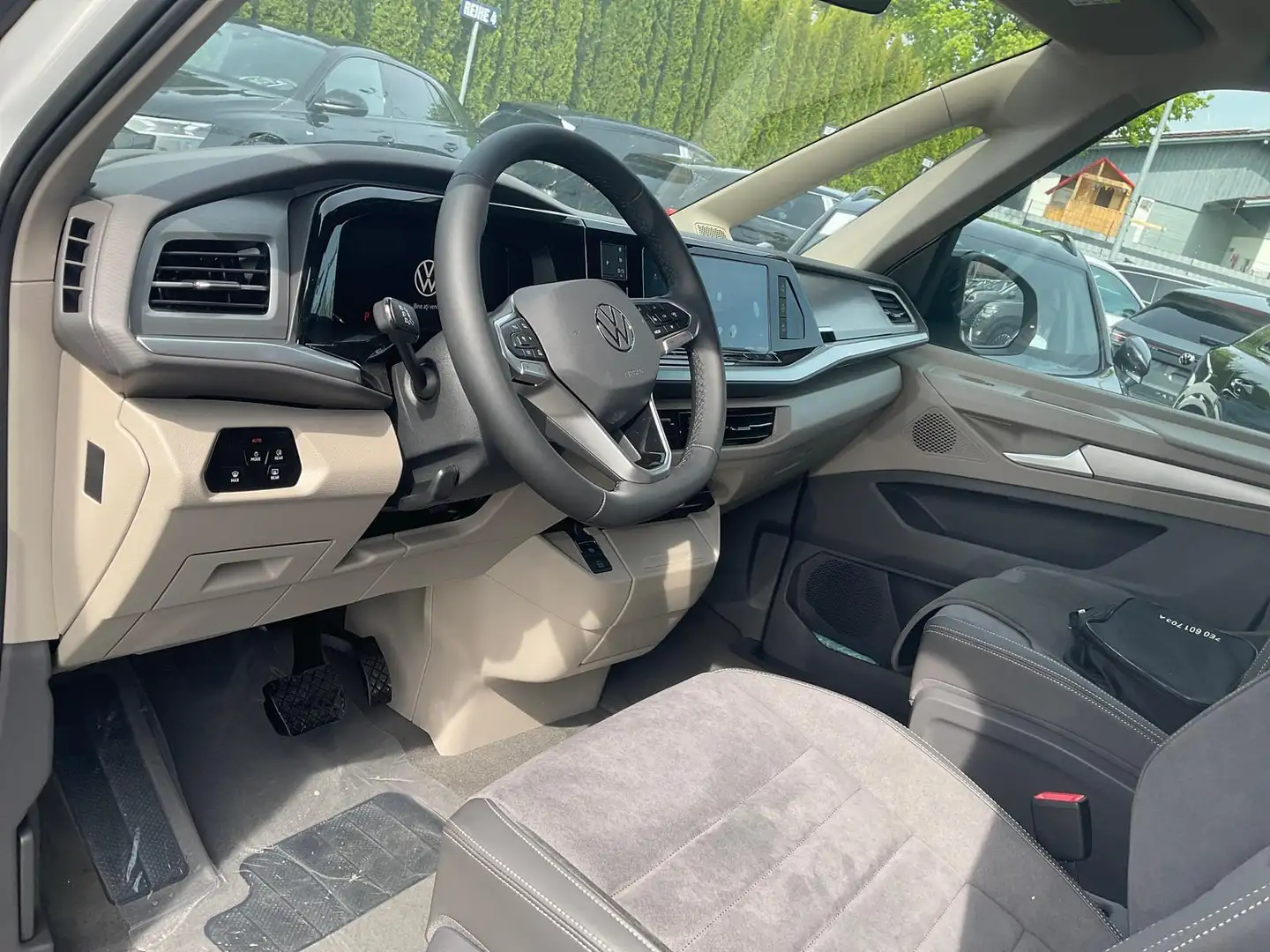 Volkswagen T7 Multivan Life lang TDI DSG Life, Teilleder, AHK, Navi, e... Weiß - 1