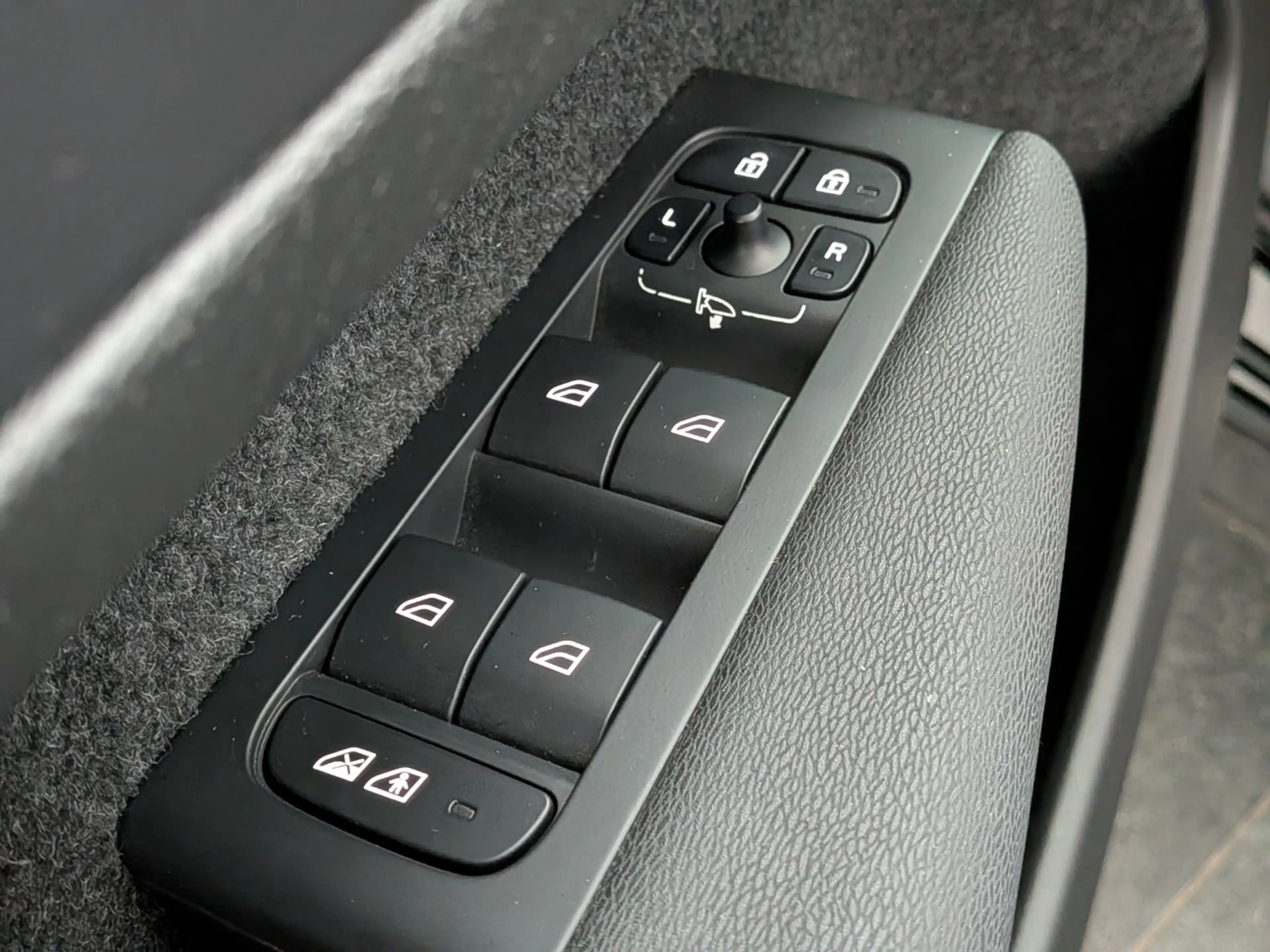 Volvo XC40 1.5 T4 Plug-in hybrid Plus Bright | Trekhaak | Pil — photo 12