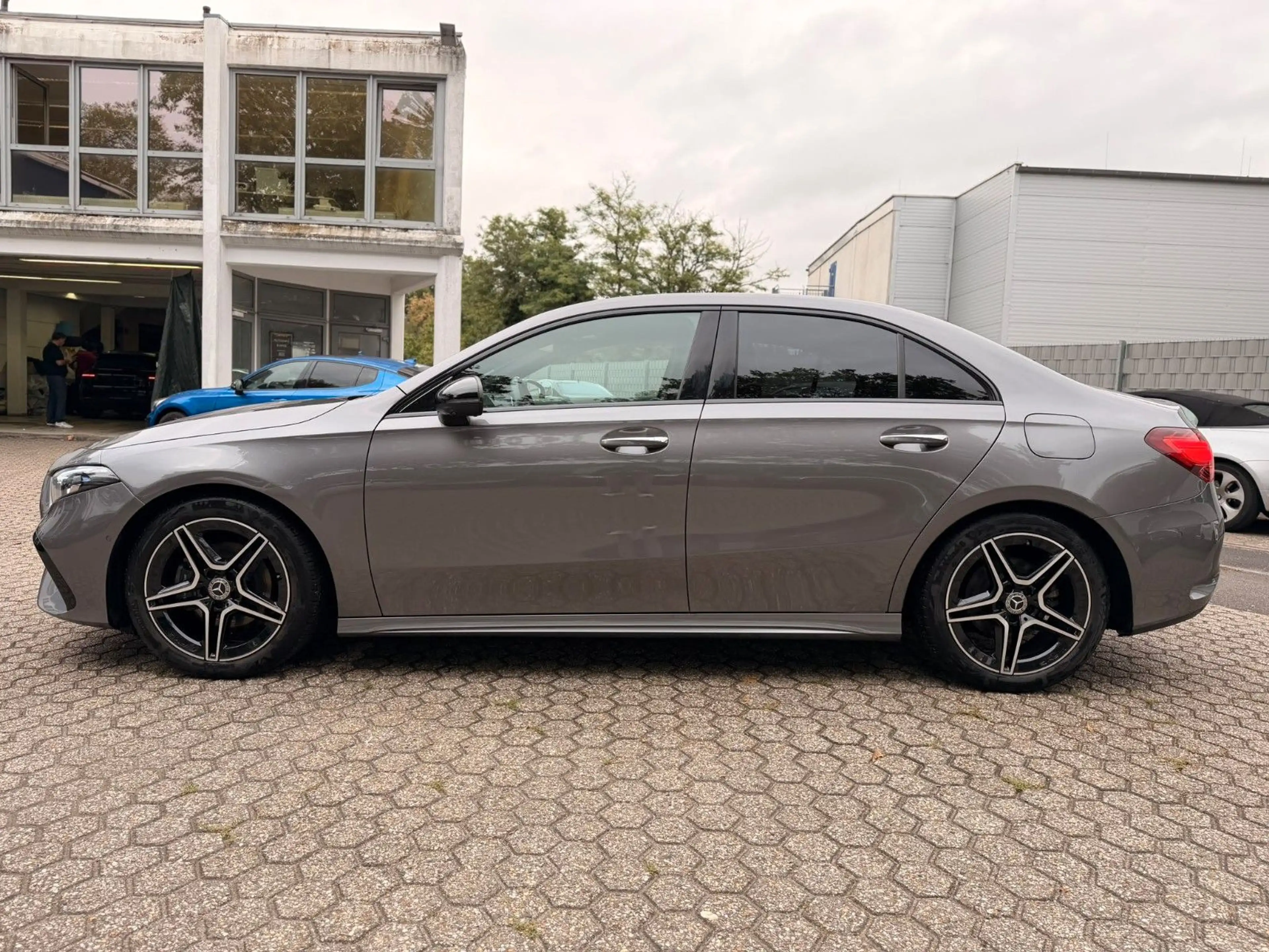 Mercedes-Benz A 200 Limousine MH AMG Line/Multibeam — photo 4