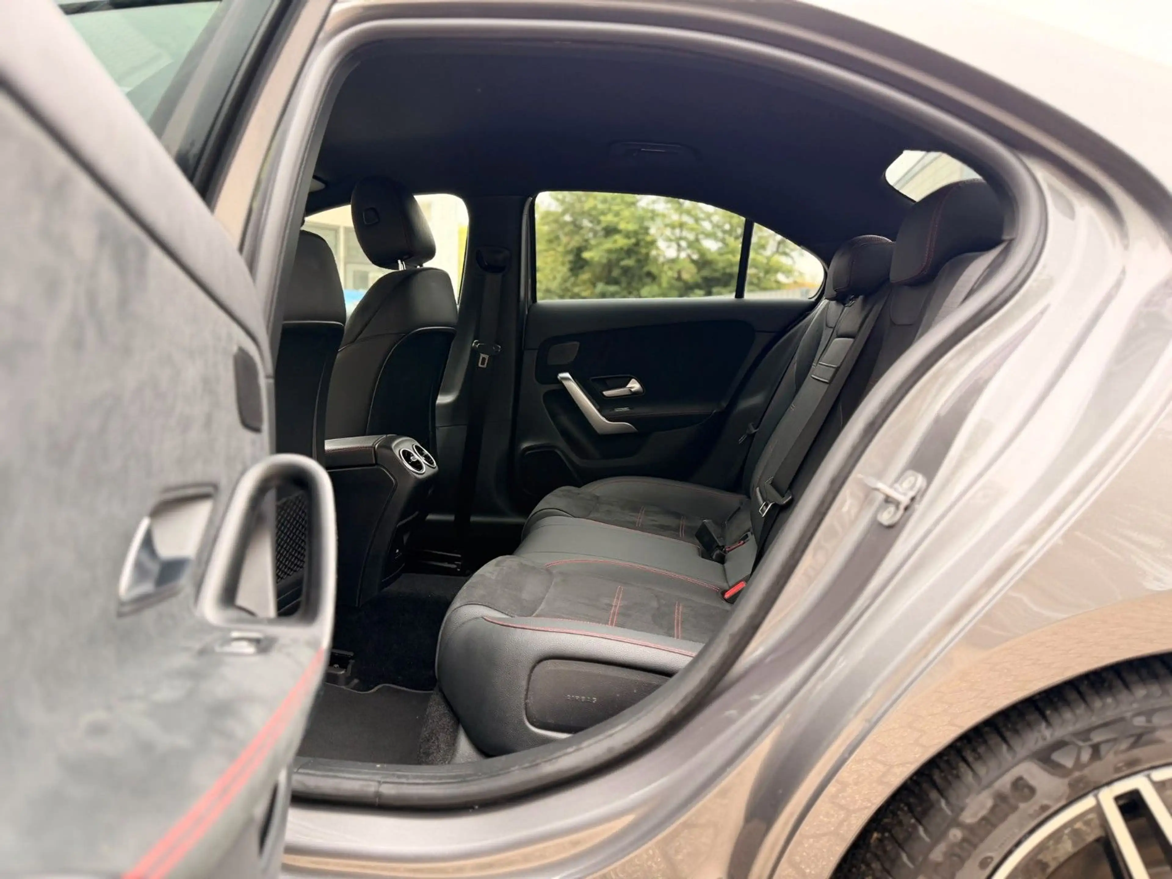 Mercedes-Benz A 200 Limousine MH AMG Line/Multibeam — photo 13