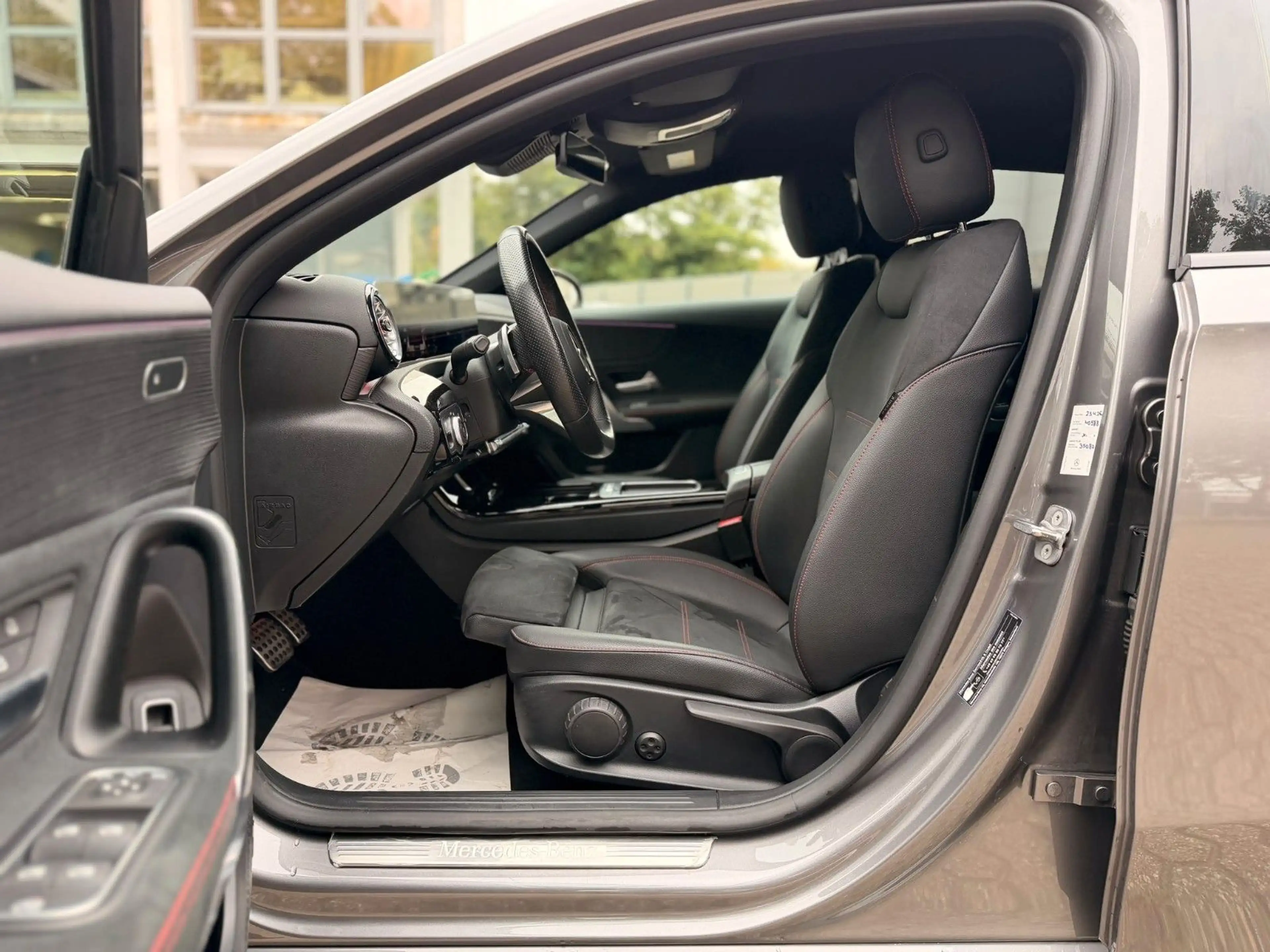 Mercedes-Benz A 200 Limousine MH AMG Line/Multibeam — photo 11