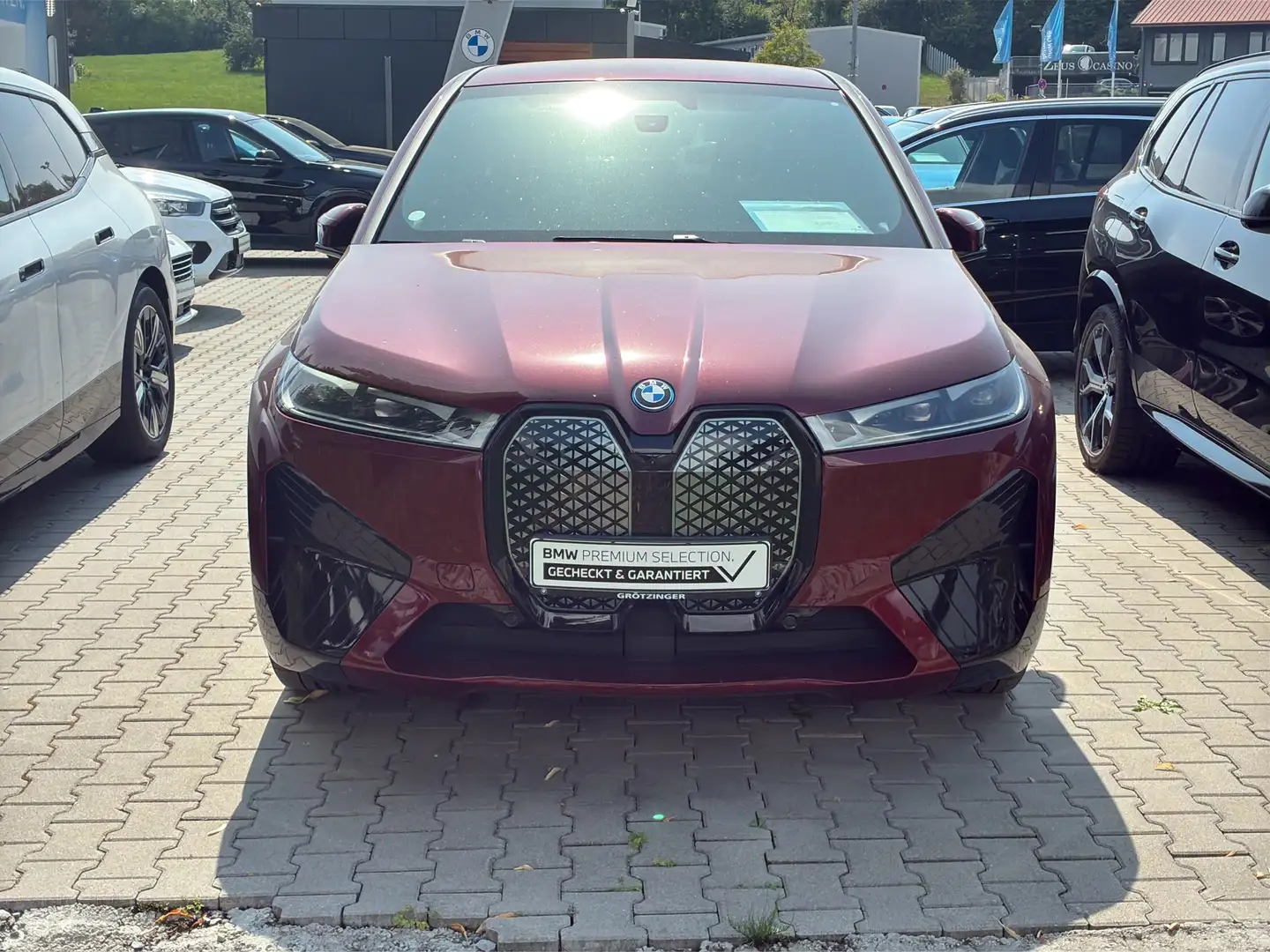 BMW iX xDrive40 Sportpaket Laser+AHK+H&K+LiveCockpit Rot - 2