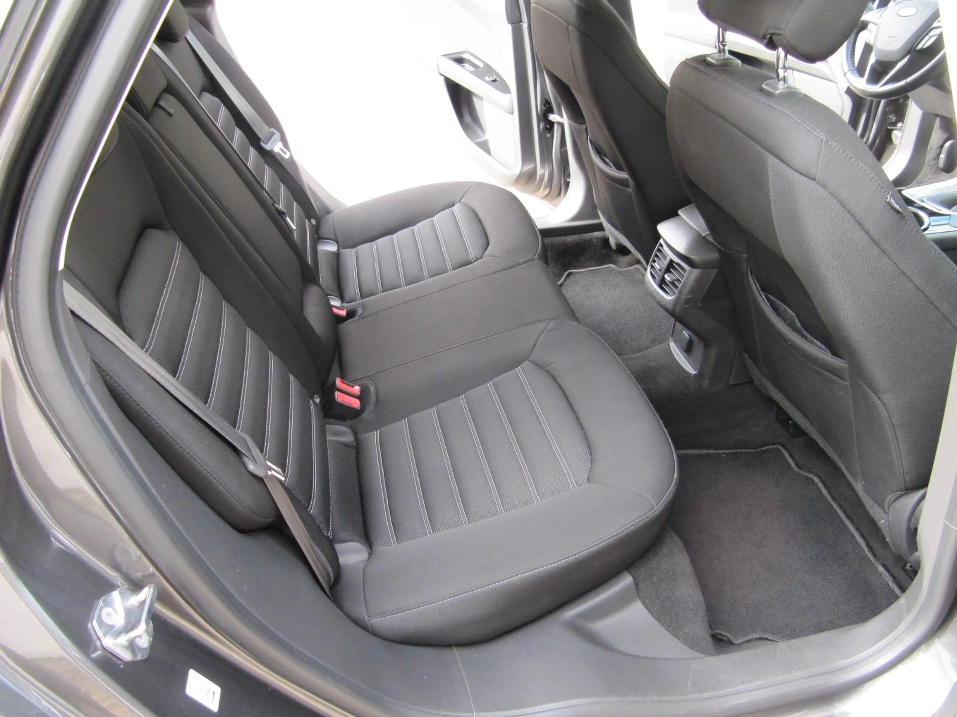 Ford Mondeo Turnier Trend — photo 13
