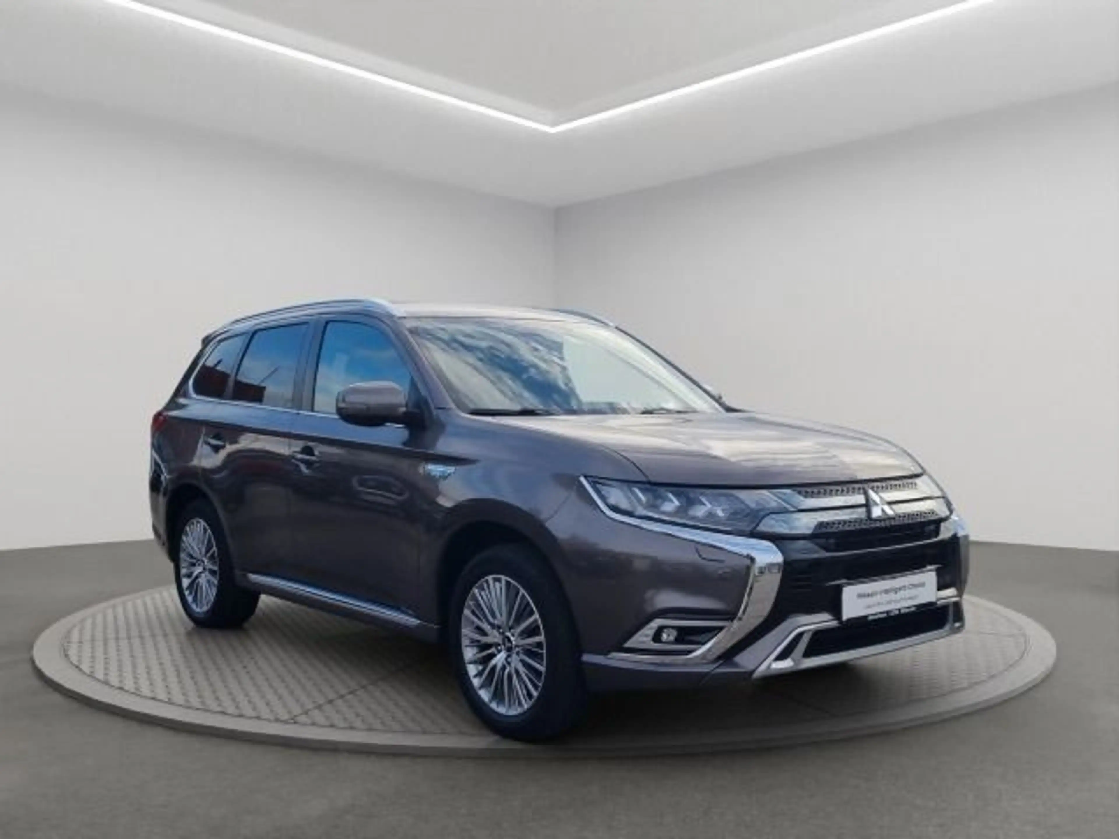 Mitsubishi Outlander 2.4PHEV Plus Spirit 4WD — photo 7