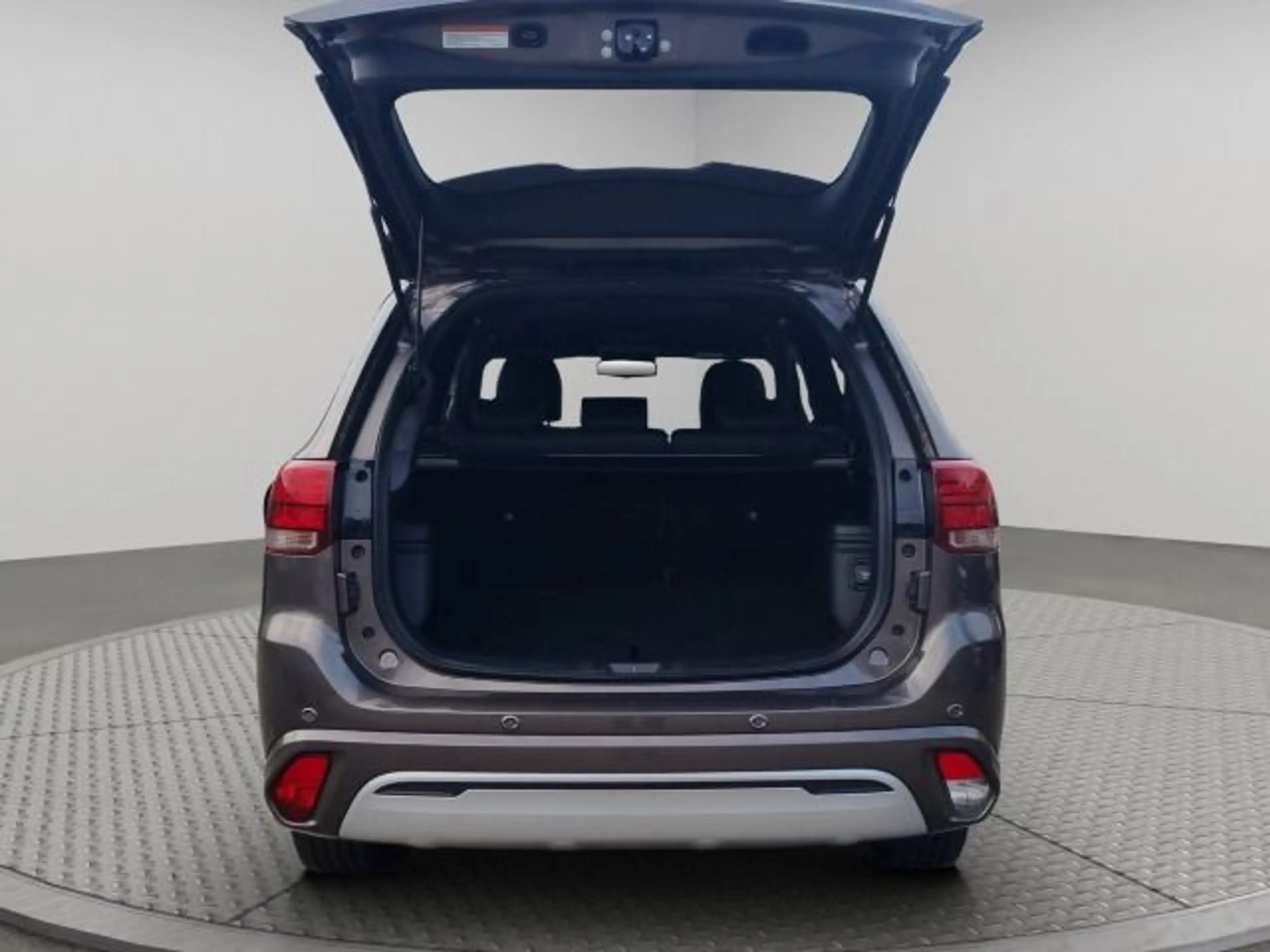 Mitsubishi Outlander 2.4PHEV Plus Spirit 4WD — photo 13