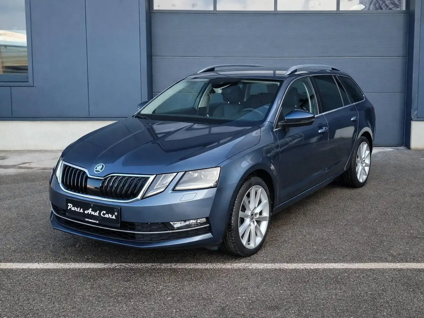 Skoda Octavia 2,0TDI VOLL DSG LED AHK STD.HZG MWST Grau - 1