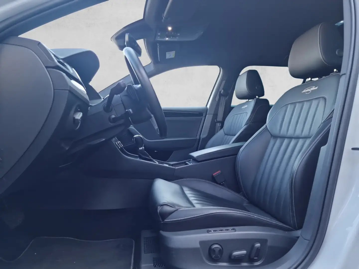 Skoda Superb L&K 360°ACC Columbus CANTON Spurhal AHK Weiß - 2