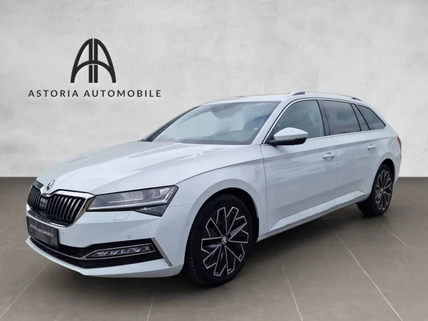 Skoda Superb L&K 360°ACC Columbus CANTON Spurhal AHK Weiß - 1