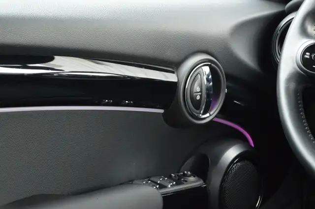 Mini Hatch view 13