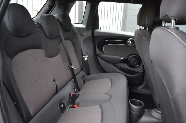 Mini Hatch view 21