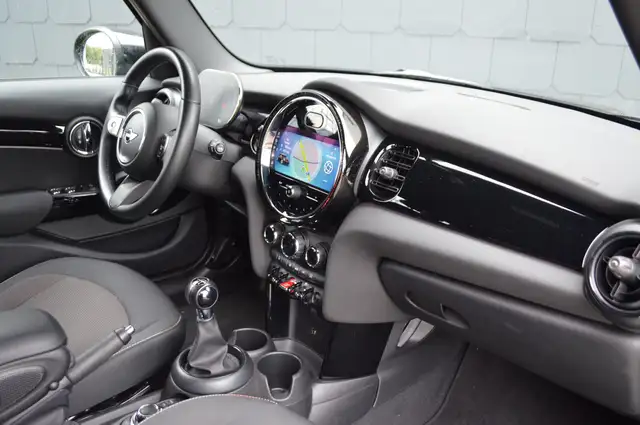 Mini Hatch view 6
