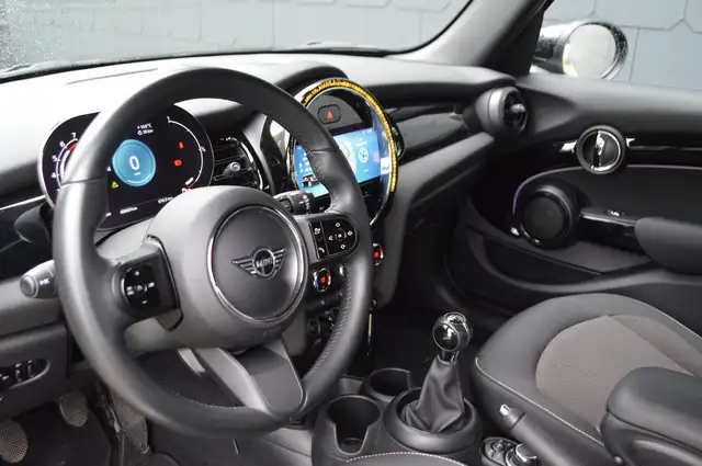Mini Hatch view 5