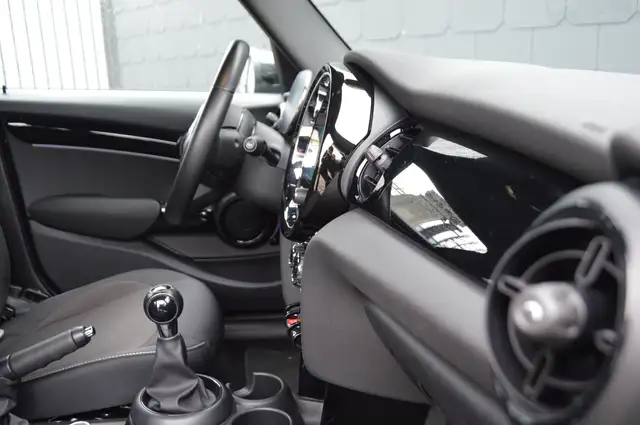 Mini Hatch view 7
