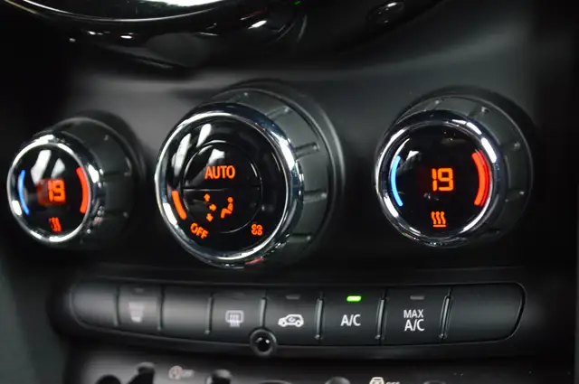 Mini Hatch view 12