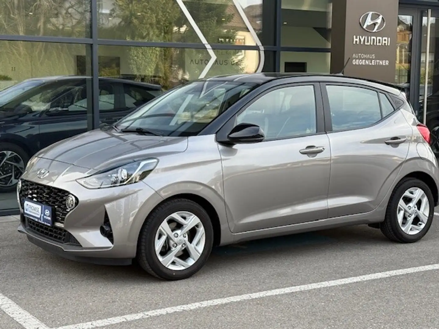 Hyundai i10 1,2 Level 3 AMT-O1 Beige - 1