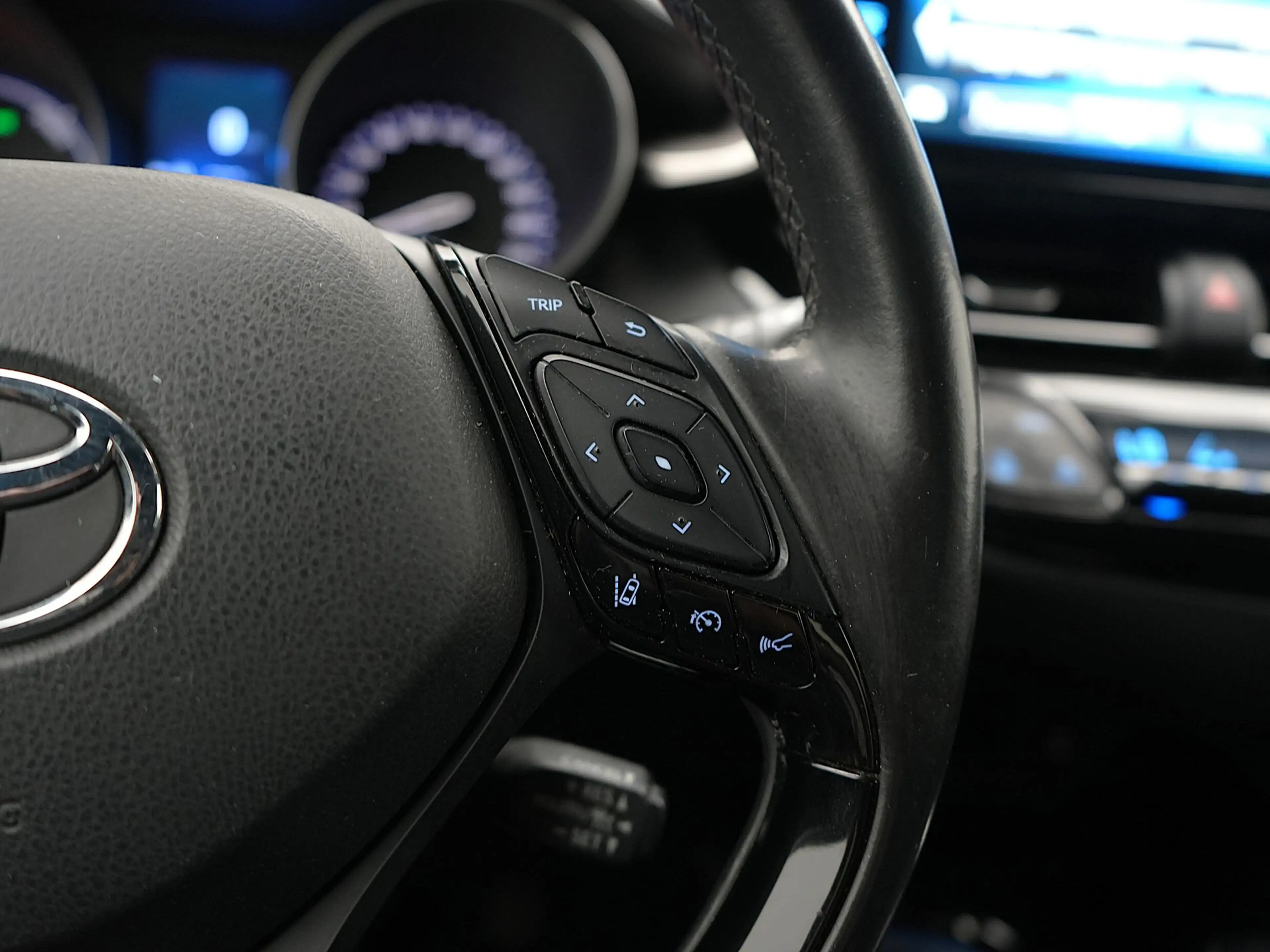 Toyota C-HR 1.8 Hybrid Dynamic — photo 4