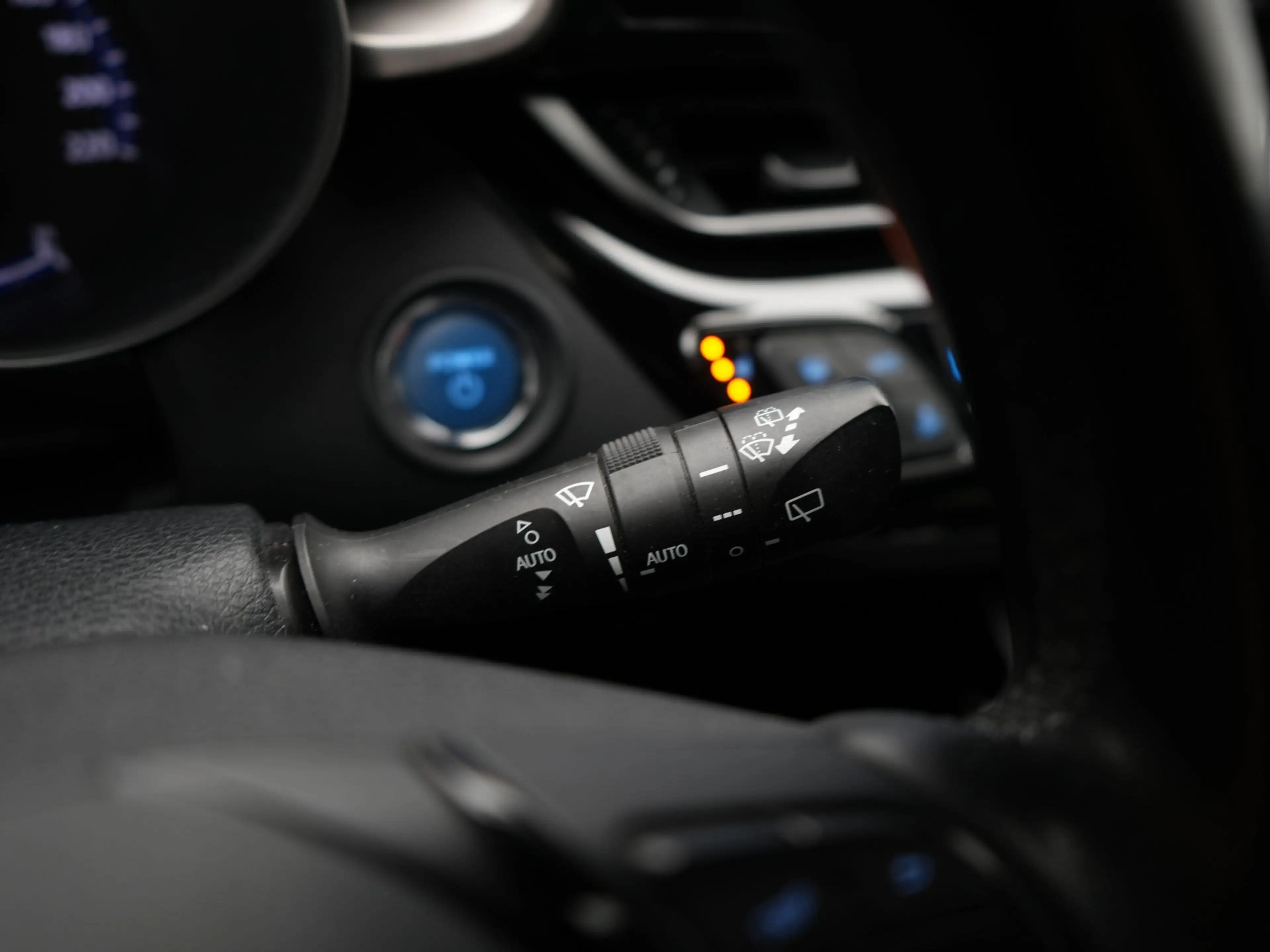 Toyota C-HR 1.8 Hybrid Dynamic — photo 13
