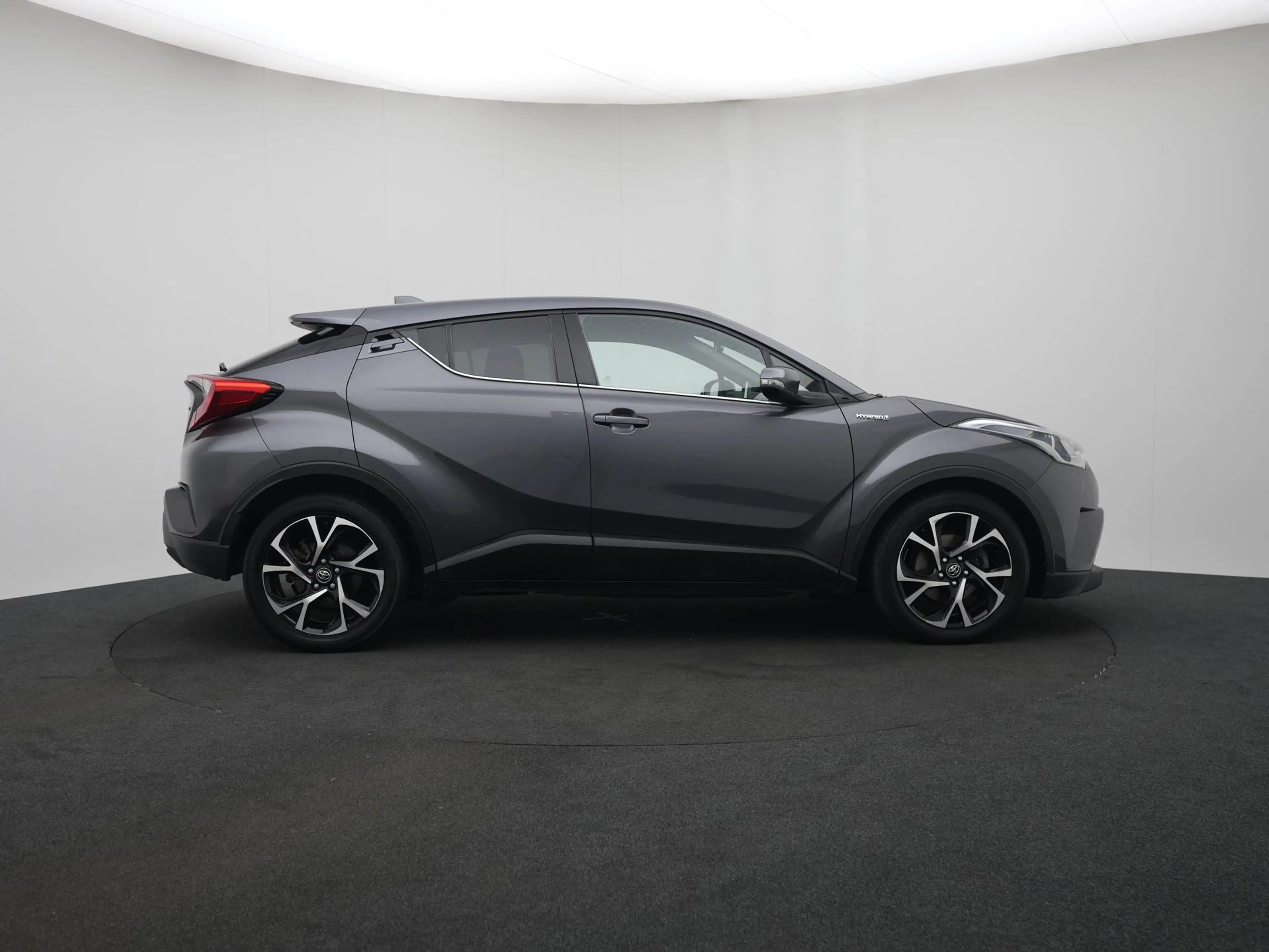 Toyota C-HR 1.8 Hybrid Dynamic — photo 10