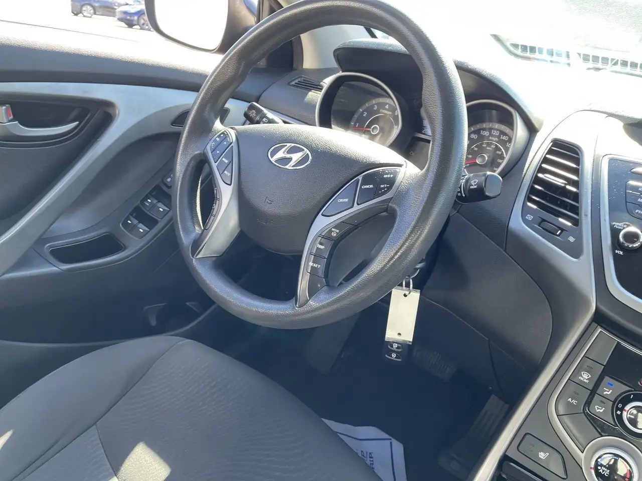 Hyundai ELANTRA снимка Hyundai ELANTRA