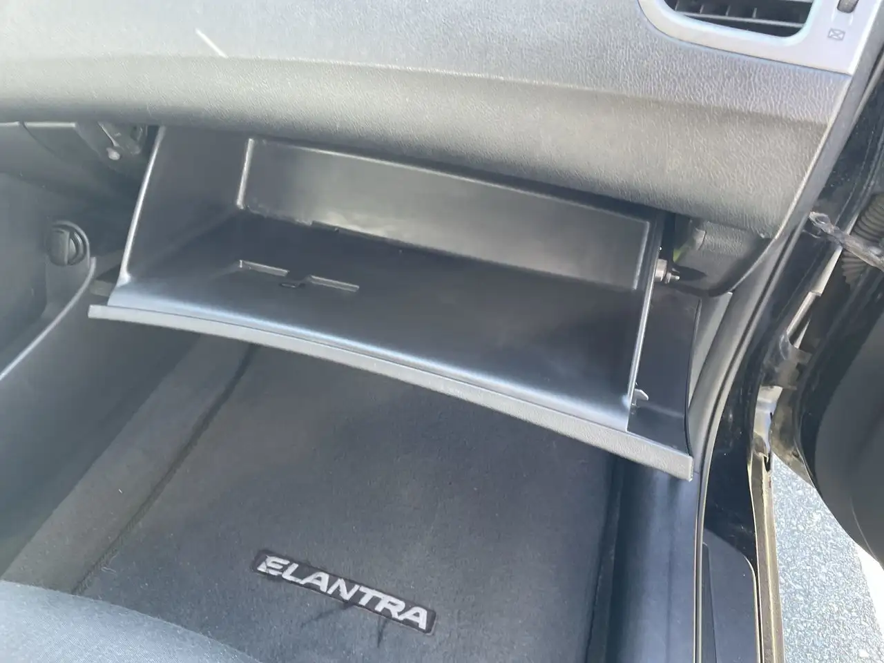 Hyundai ELANTRA снимка Hyundai ELANTRA