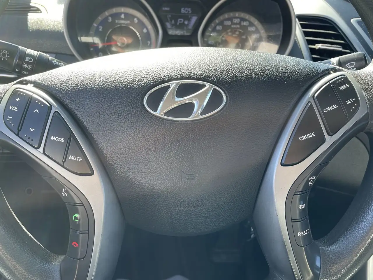 Hyundai ELANTRA снимка Hyundai ELANTRA