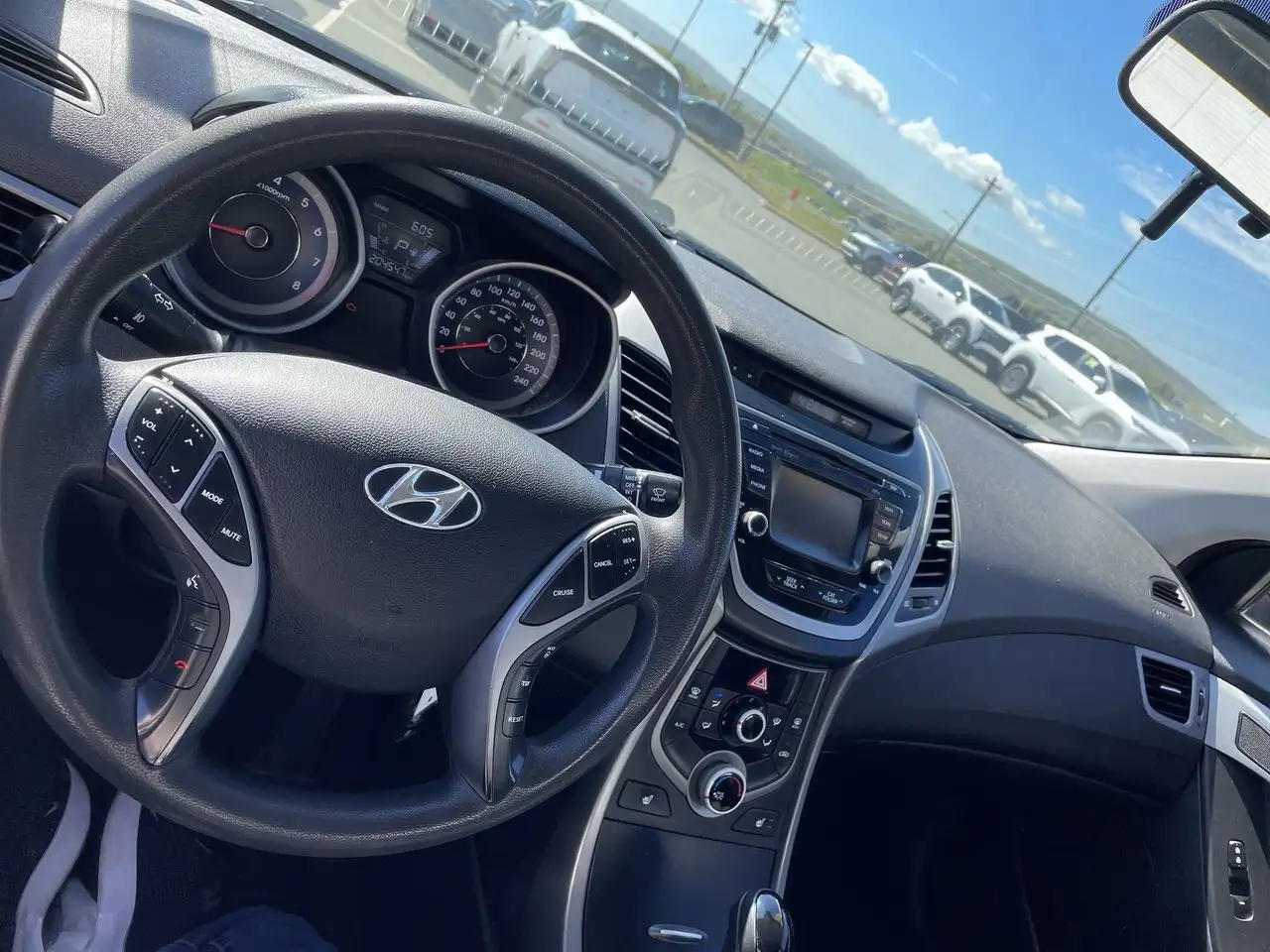 Hyundai ELANTRA снимка Hyundai ELANTRA