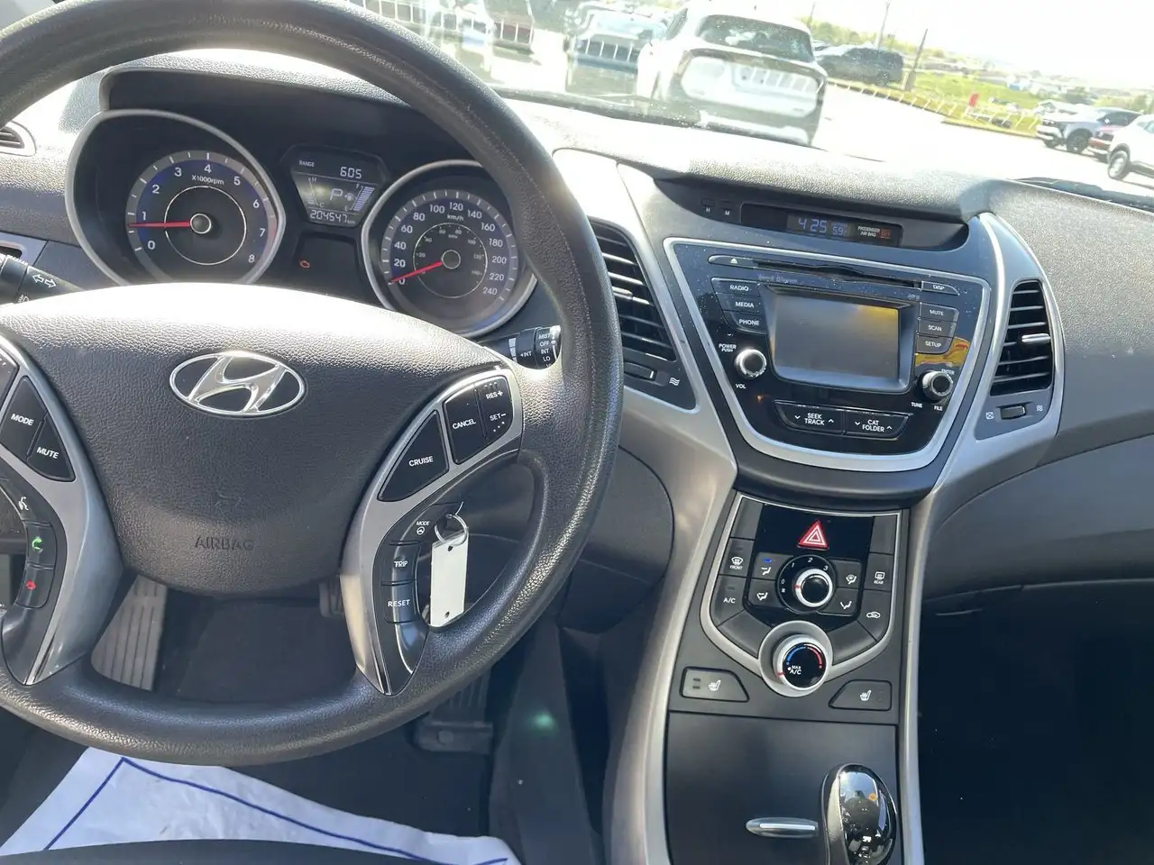 Hyundai ELANTRA снимка Hyundai ELANTRA