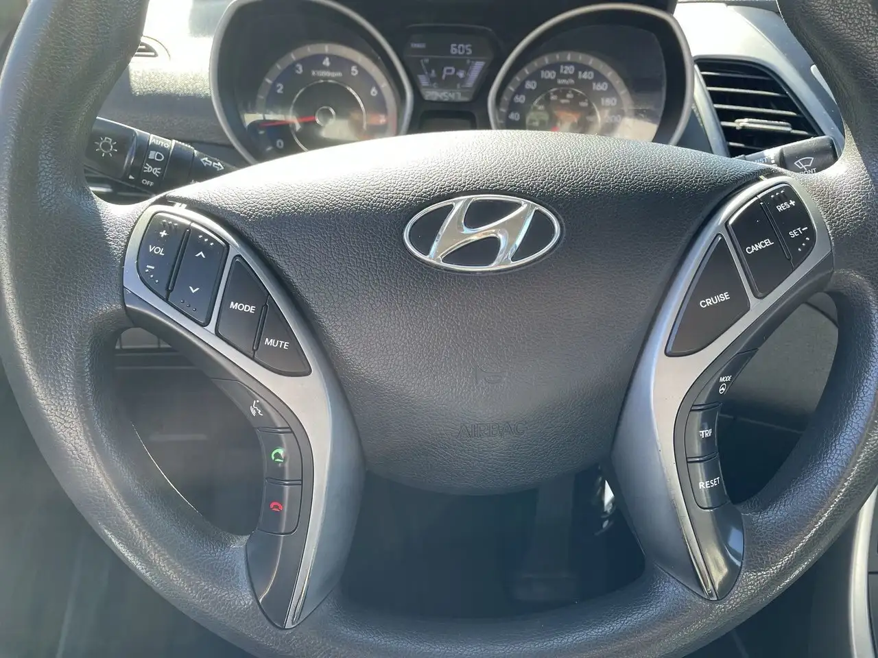 Hyundai ELANTRA снимка Hyundai ELANTRA