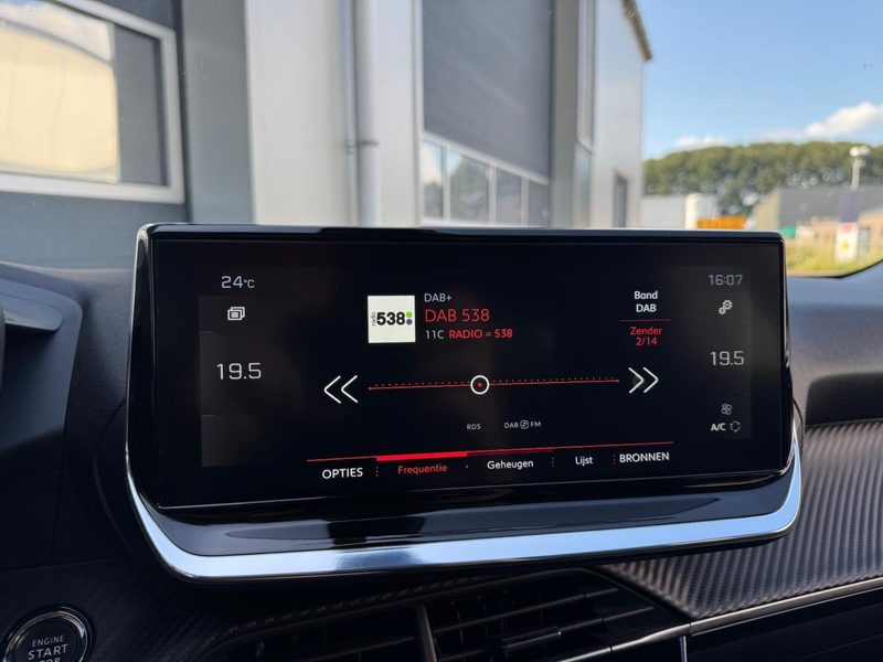 Peugeot 2008 1.2 PureTech Allure | Nieuwe D-Riem | Full LED | C — photo 17