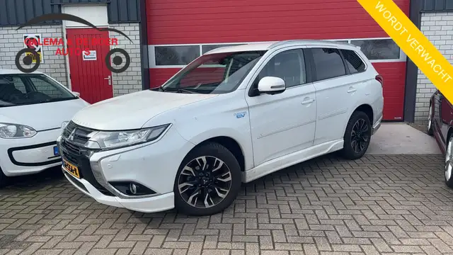 Mitsubishi Outlander 2.0 PHEV Instyle AUTOMAAT / XENON / LEDER / STOELV