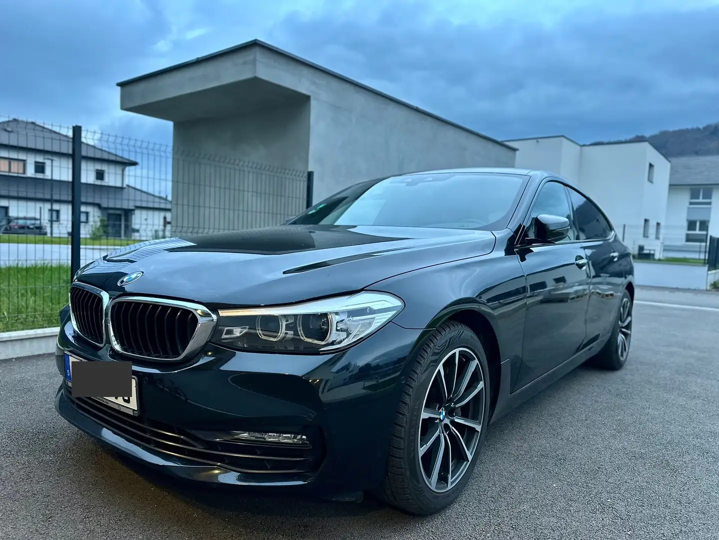 BMW 630 GT 630d xDrive Pano Navi Kamera Shadow Sport Line crna - 2
