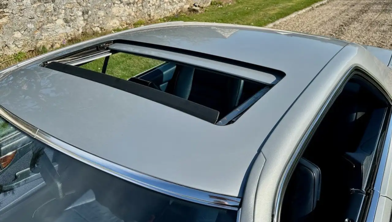 Mercedes-Benz 380 sec 1984, foto 10