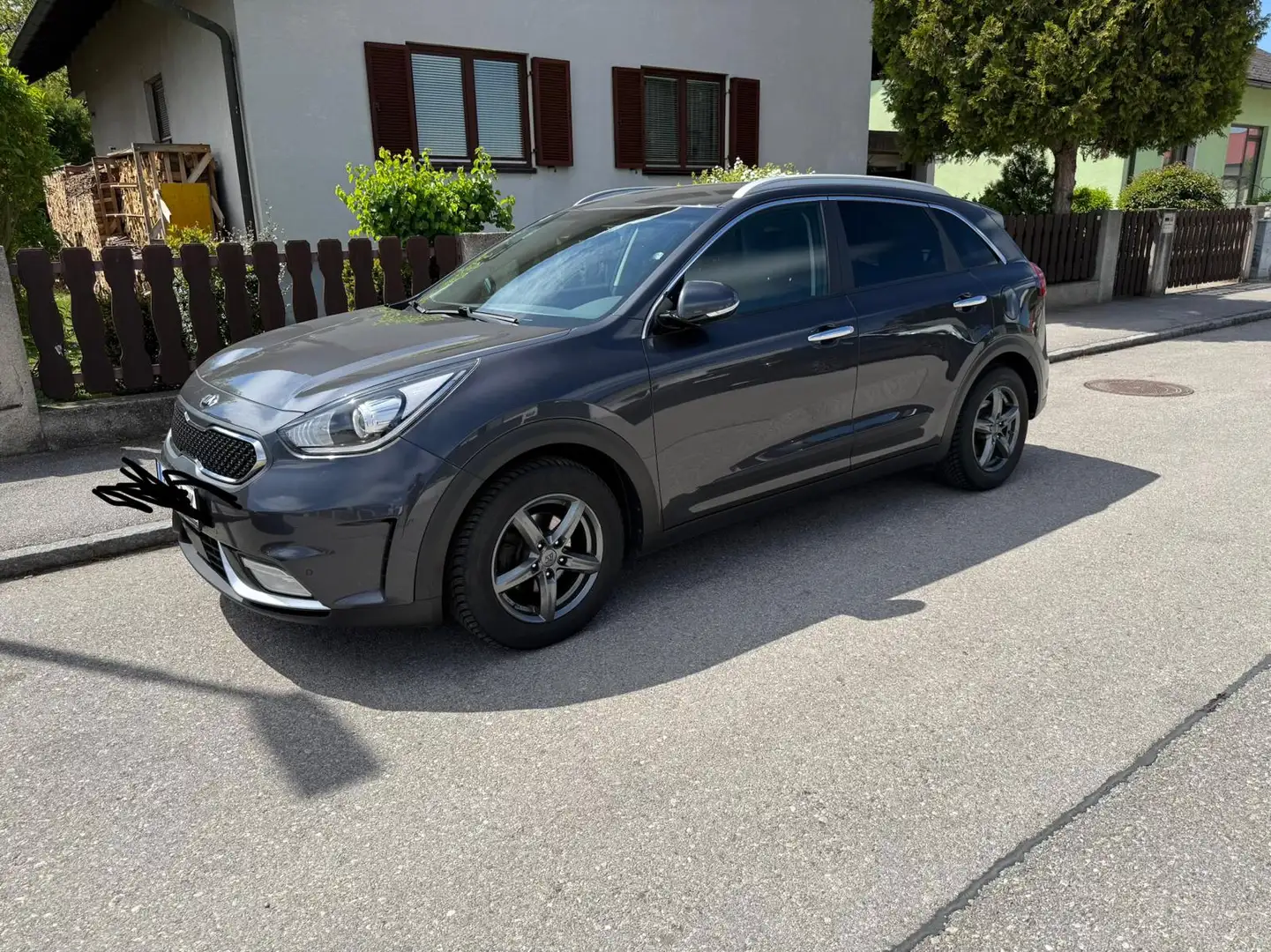 Kia Niro Niro 1,6 GDI Hybrid Gold DCT Gold Grau - 1