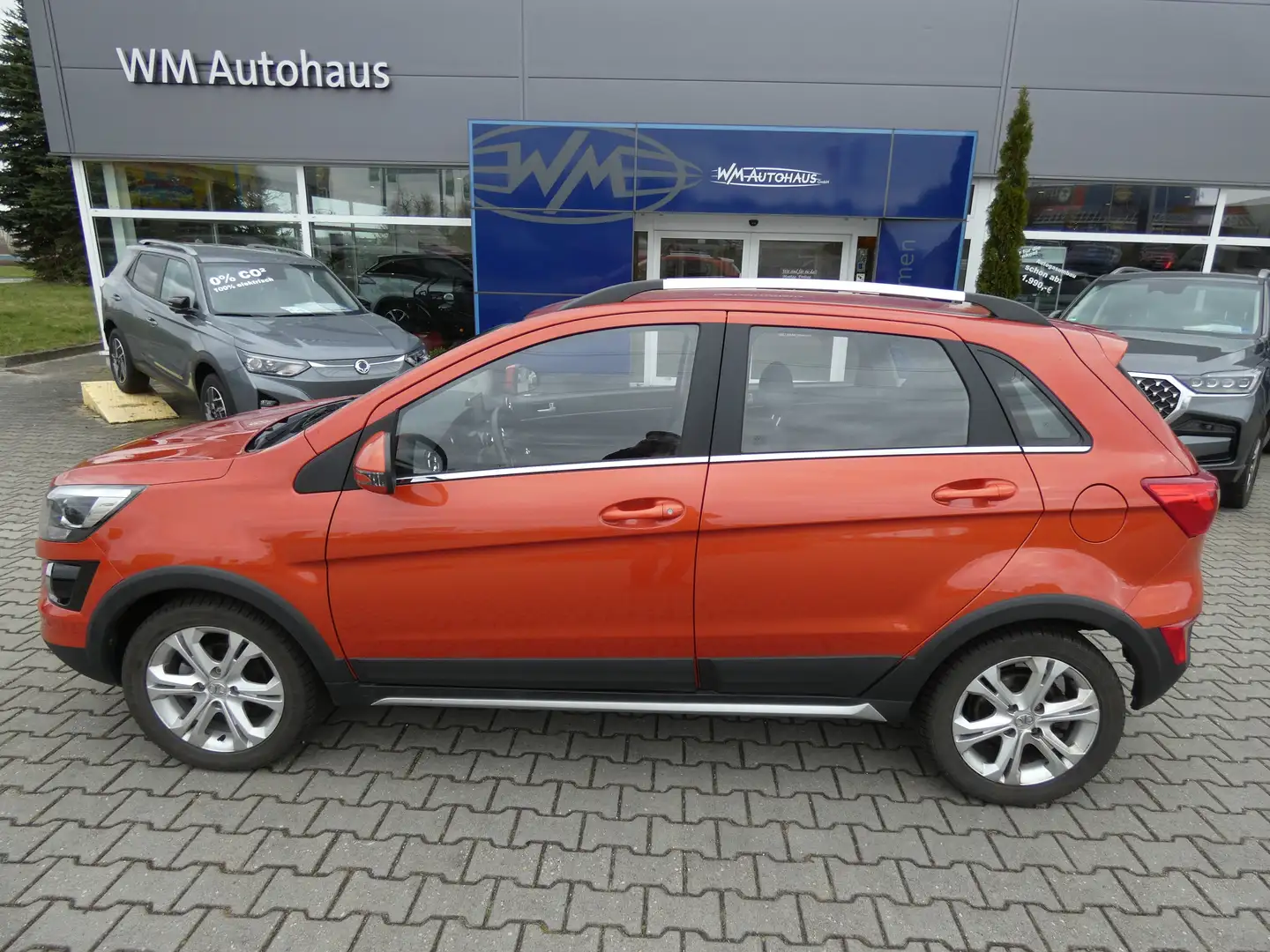 BAIC Senova X25 Comfort 1,5 Klima 16" Alu Allwetterreifen Top! Oranj - 1