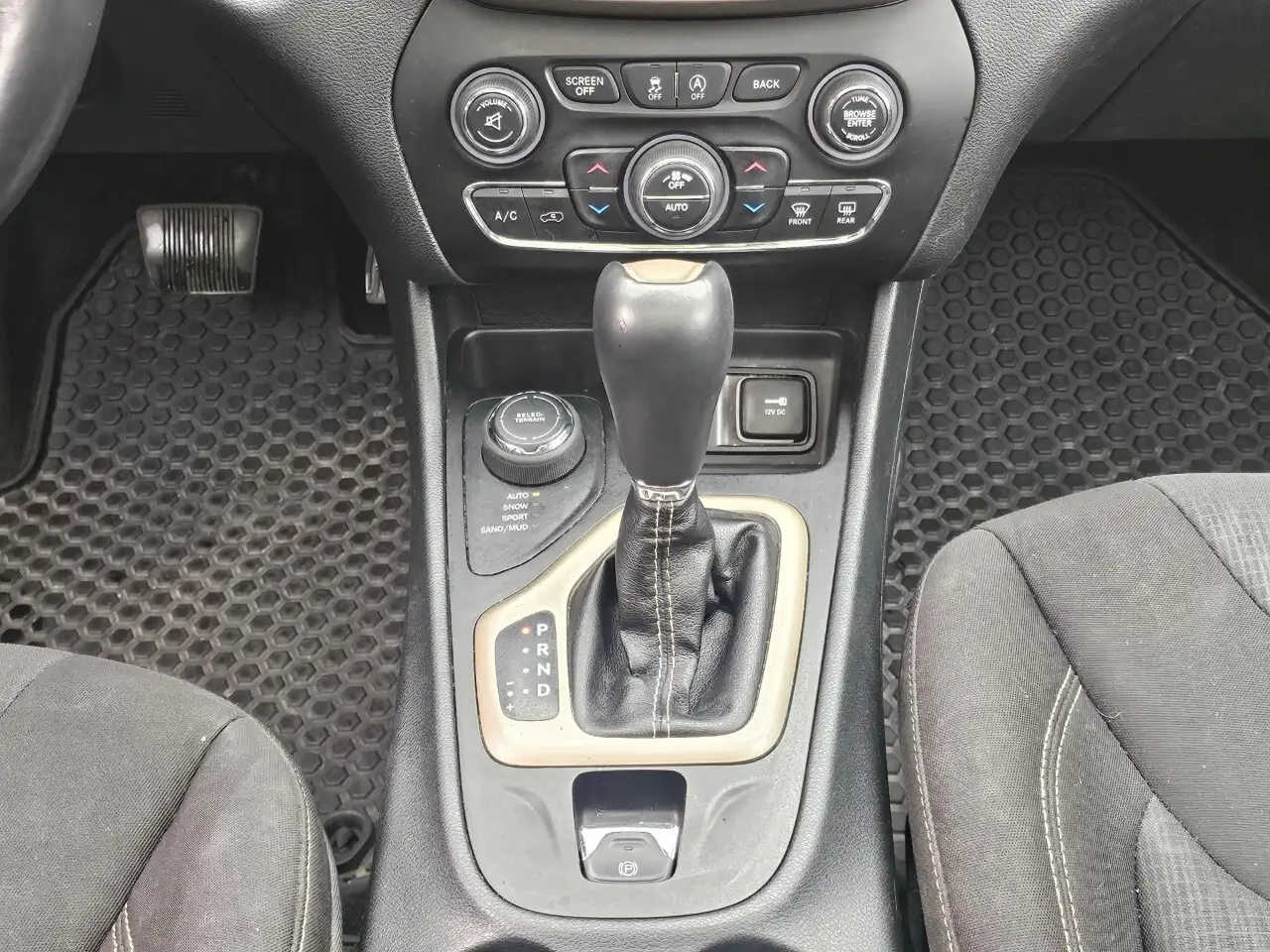 Jeep Cherokee снимка Jeep Cherokee