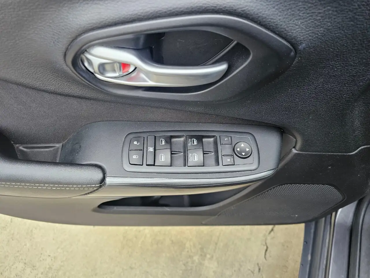 Jeep Cherokee снимка Jeep Cherokee