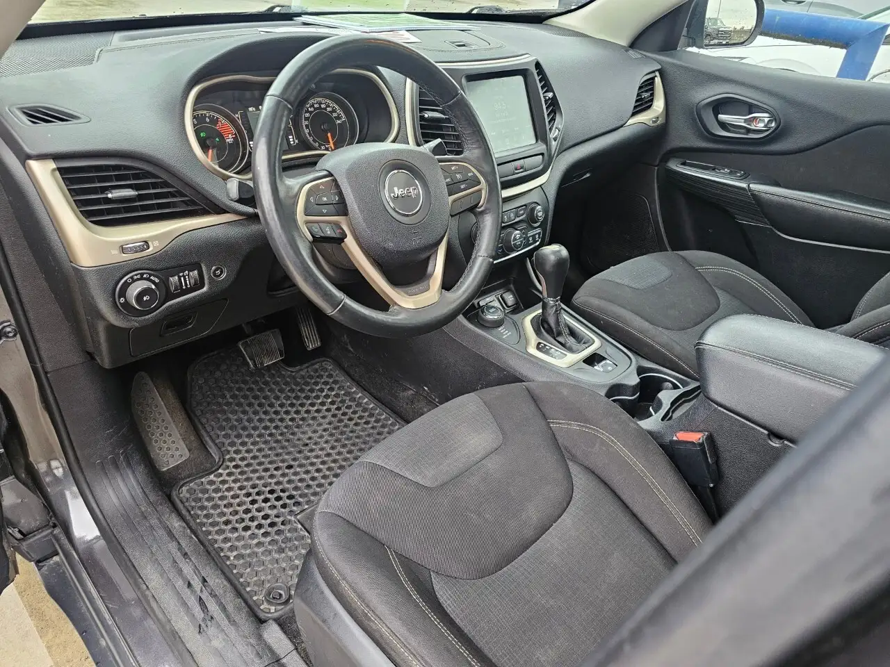 Jeep Cherokee снимка Jeep Cherokee