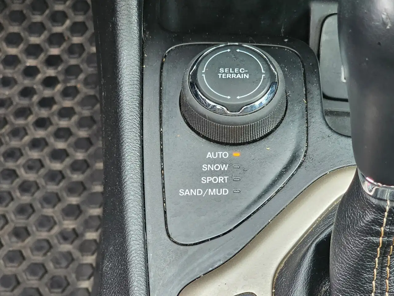 Jeep Cherokee снимка Jeep Cherokee