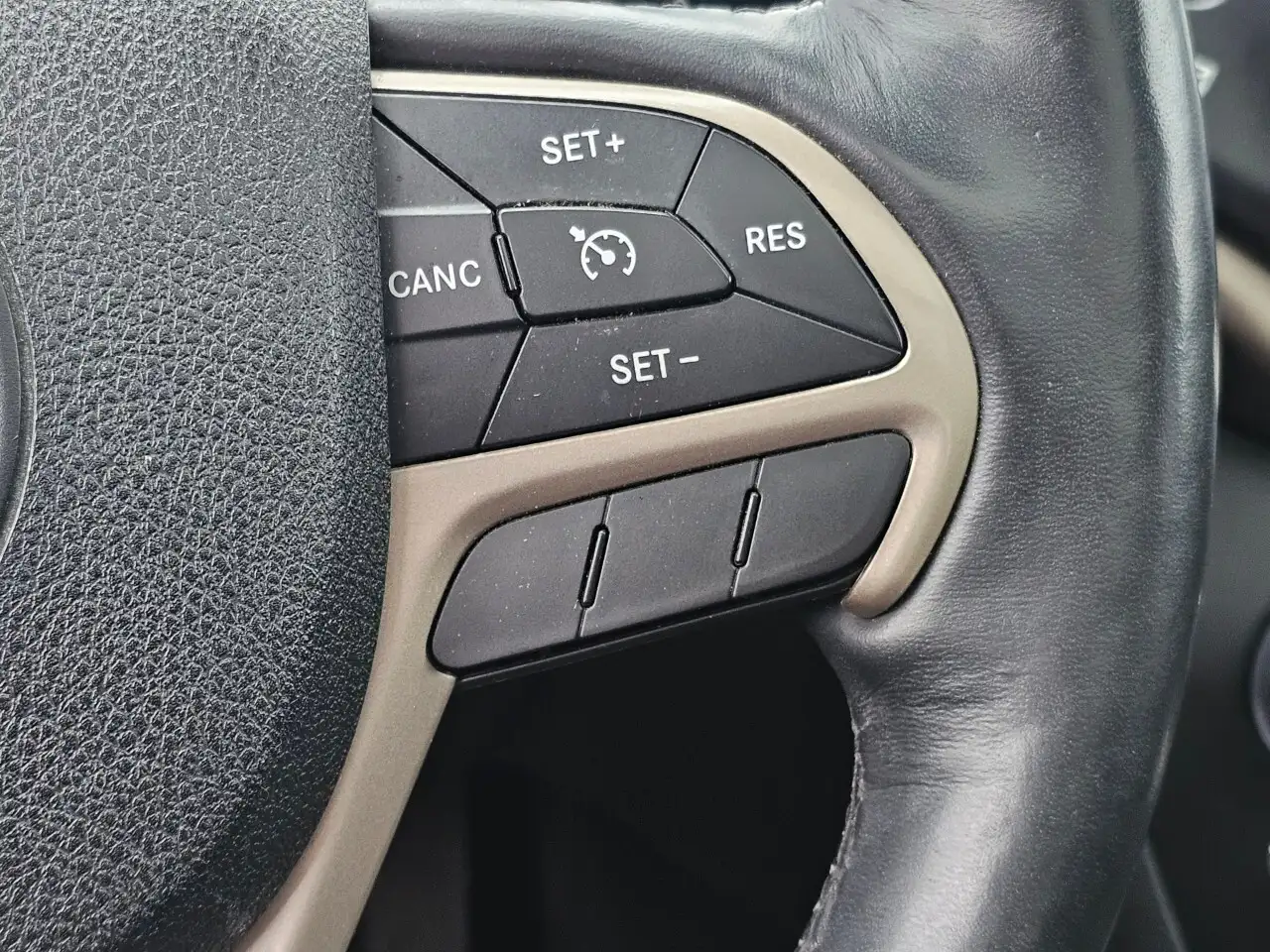 Jeep Cherokee снимка Jeep Cherokee