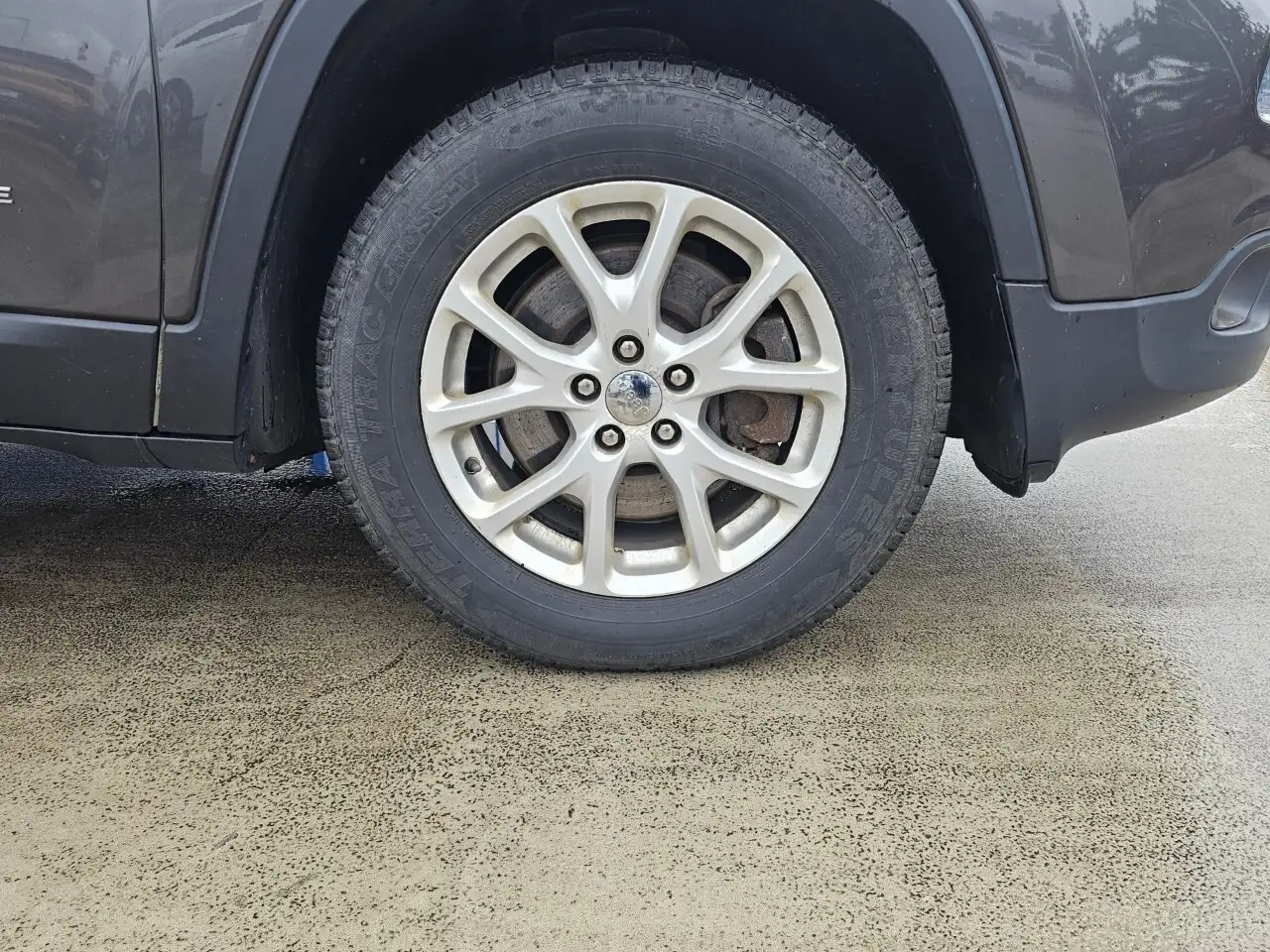 Jeep Cherokee снимка Jeep Cherokee