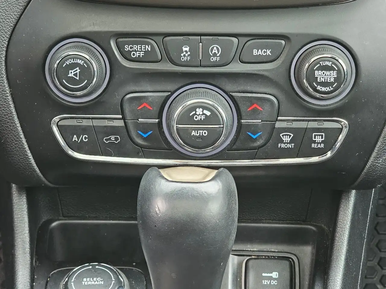 Jeep Cherokee снимка Jeep Cherokee