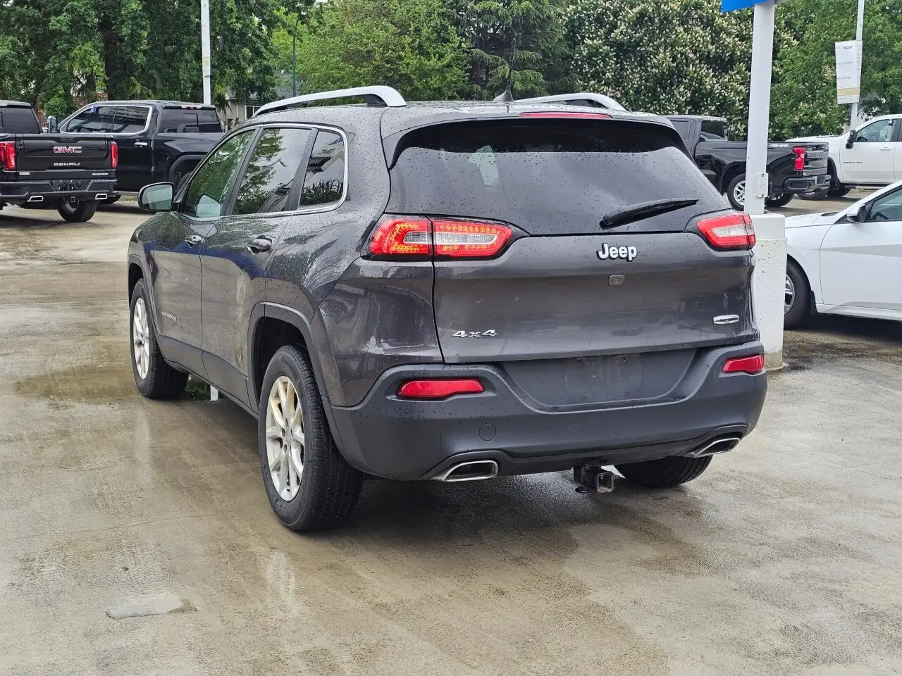 Jeep Cherokee снимка Jeep Cherokee