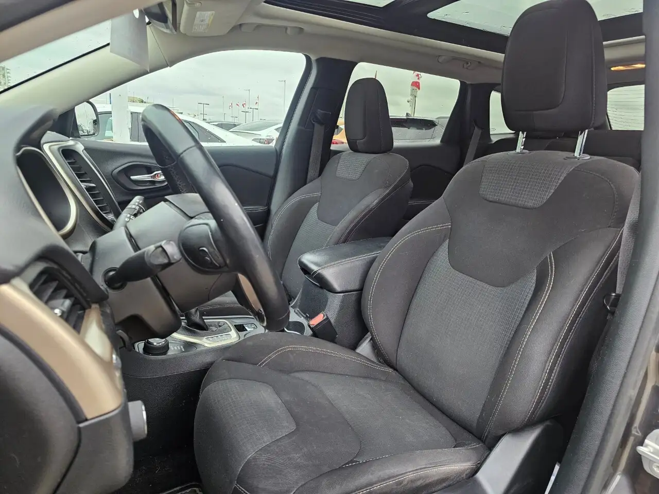 Jeep Cherokee снимка Jeep Cherokee
